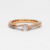 Anillo de Compromiso Accent Curvo Diamante Central + Laterales Oro Rosa